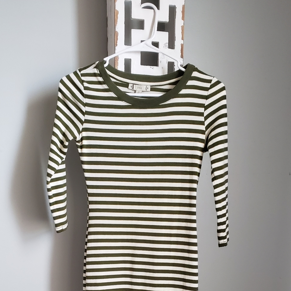 Green and white striped ¹/⁴ sleeved crew neck midi dress
